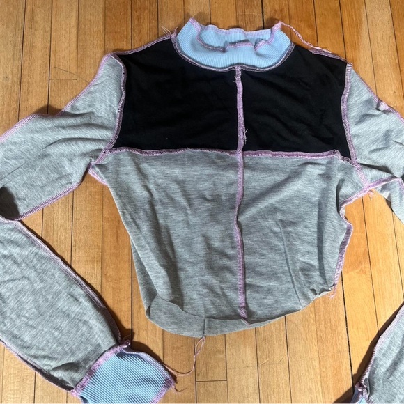 Colorful Natalie long sleeve colorblock stitch cropped top🩵🩷 - Picture 4 of 6